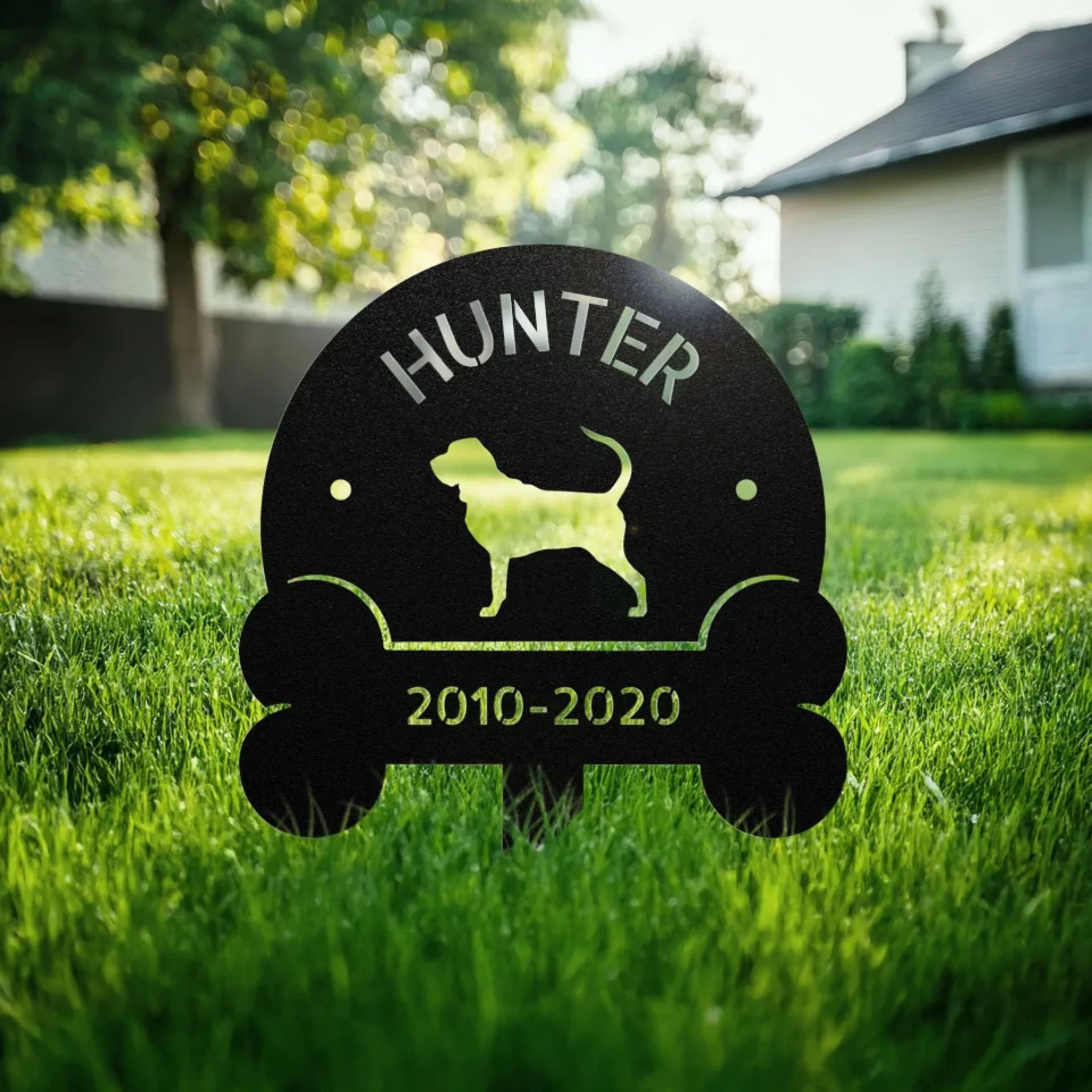 Circle-Bone-Memorial-Sign-in-a-Yard